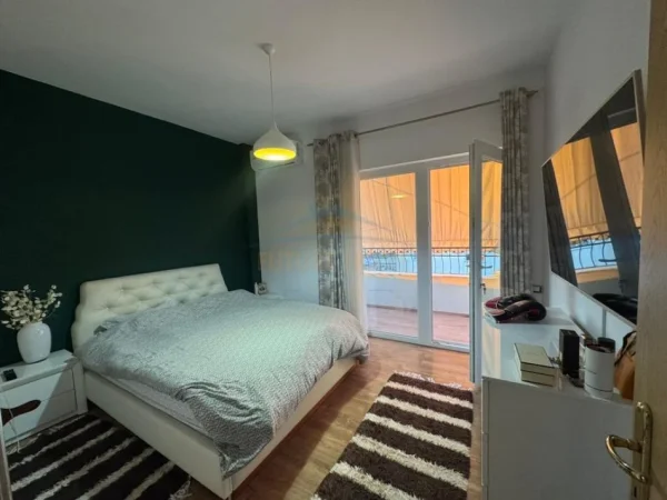 Tirane, shitet apartament 2+1+Ballkon Kati 4, 141 m² 200.000 €