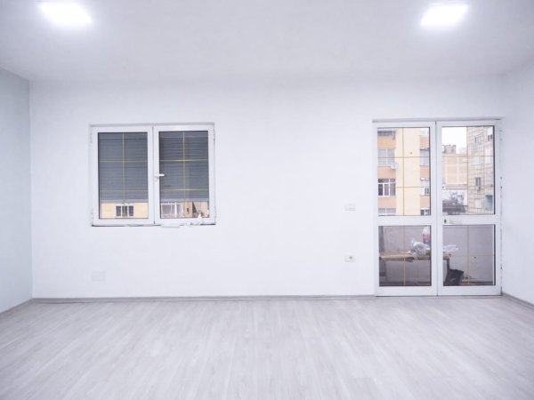 Tirane, jepet me qera zyre Kati 6, 90 m² 1.000 € (SHESHI WILLSON)