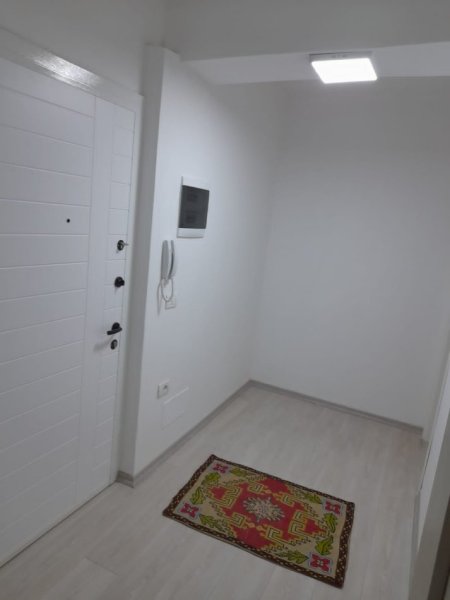 Tirane, jepet me qera zyre Kati 6, 90 m² 1.000 € (SHESHI WILLSON)