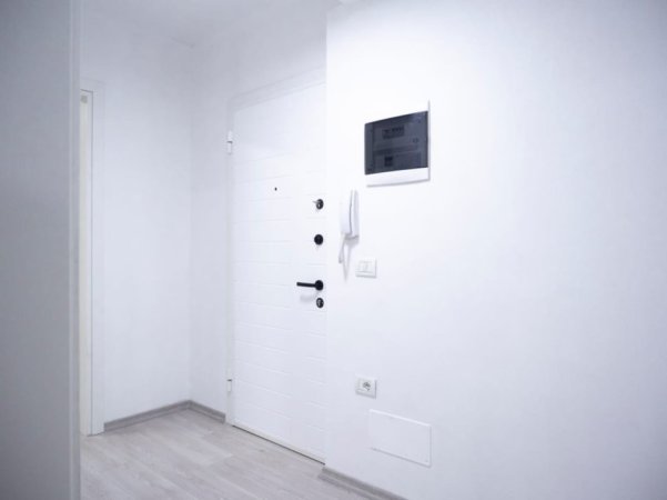 Tirane, jepet me qera zyre Kati 6, 90 m² 1.000 € (SHESHI WILLSON)