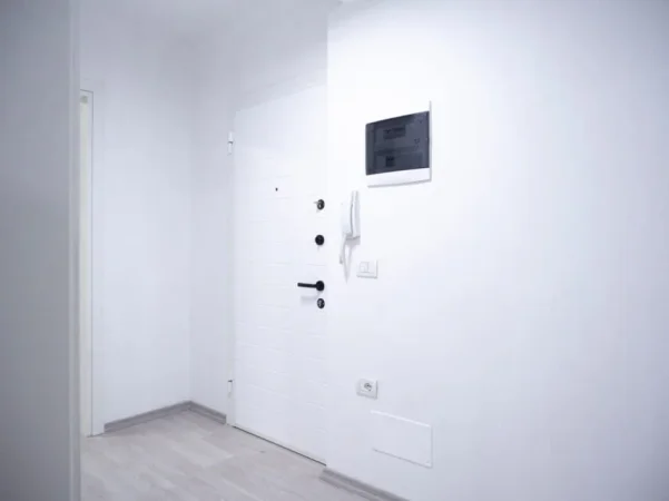 Tirane, jepet me qera zyre Kati 6, 90 m² 1.000 € (SHESHI WILLSON)