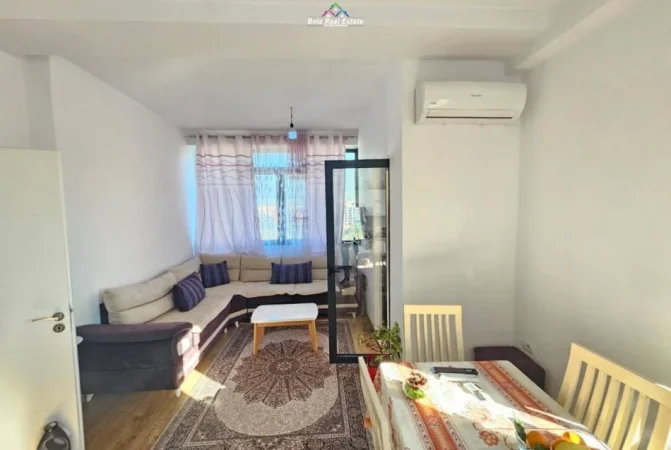 Tirane, jepet me qera apartament 2+1 Kati 8, 100 m² 700 € (Rruga Xhanfize Keko)