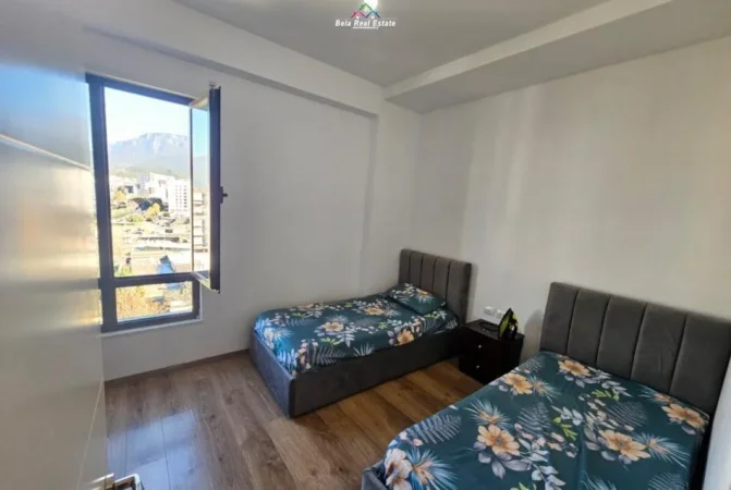 Tirane, jepet me qera apartament 2+1 Kati 8, 100 m² 700 € (Rruga Xhanfize Keko)
