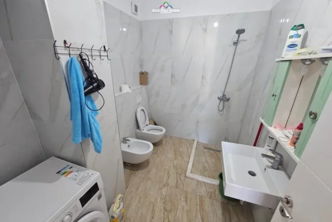 Tirane, jepet me qera apartament 2+1 Kati 8, 100 m² 700 € (Rruga Xhanfize Keko)