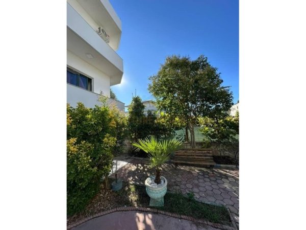 Durres, shitet Vile 2+1 Kati 3, 368 m² 550.000 € 