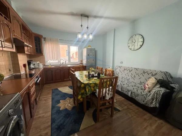 Tirane, shitet apartament 2+1+Ballkon Kati 4, 141 m² 200.000 € (Jordan Misja)