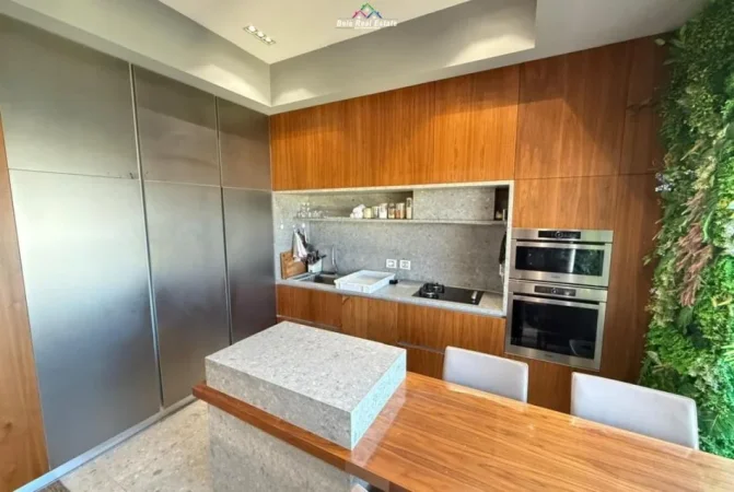 Tirane, jepet me qera apartament 3+1 Kati 4, 280 m² 1.900 € (Rruga Peti)