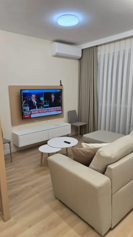 Tirane, jepet me qera garsonier 1+1 Kati 5, 49 m² 400 € (allias)