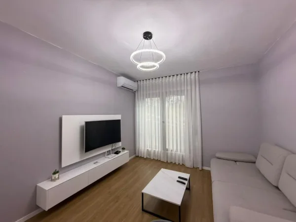 QIRA APARTAMENT 1+1+POST PARKIMI PRANE KODRES SE DIELLIT 600 €