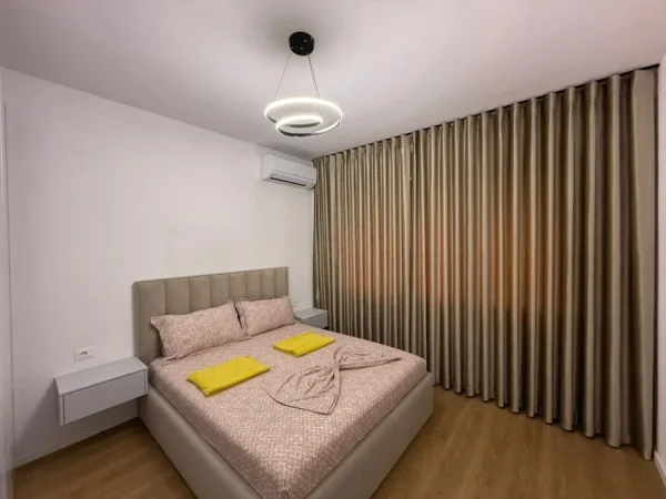 QIRA APARTAMENT 1+1+POST PARKIMI PRANE KODRES SE DIELLIT 600 €