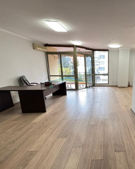 Tirane, shitet apartament 2+1 Kati 3, 103 m² 258.000 € (Rruga Muhamet Gjollesha)