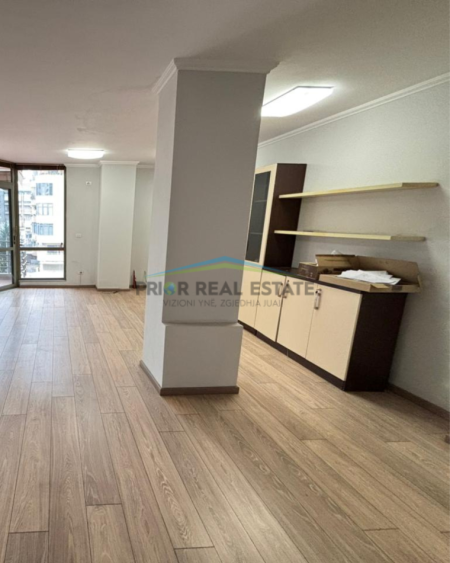 Tirane, shitet apartament 2+1 Kati 3, 103 m² 258.000 € (Rruga Muhamet Gjollesha)