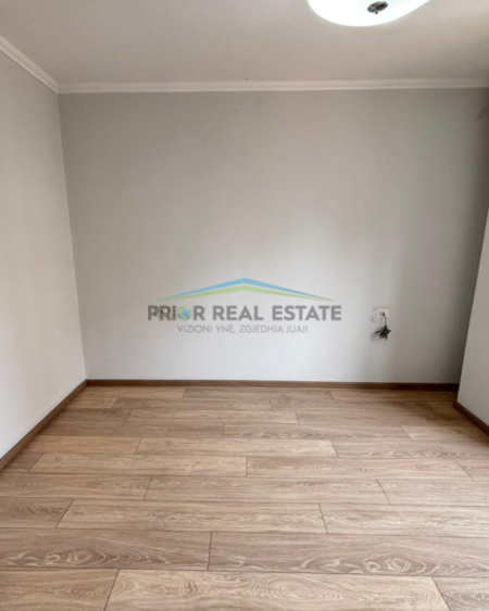 Tirane, shitet apartament 2+1 Kati 3, 103 m² 258.000 € (Rruga Muhamet Gjollesha)