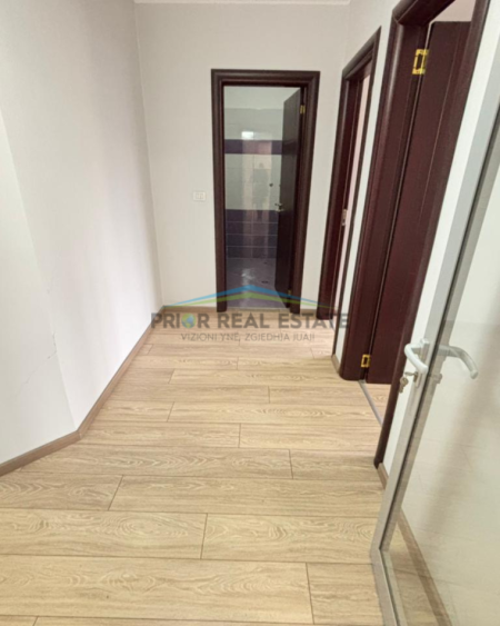 Tirane, shitet apartament 2+1 Kati 3, 103 m² 258.000 € (Rruga Muhamet Gjollesha)