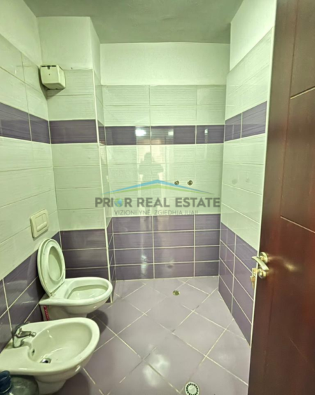 Tirane, shitet apartament 2+1 Kati 3, 103 m² 258.000 € (Rruga Muhamet Gjollesha)