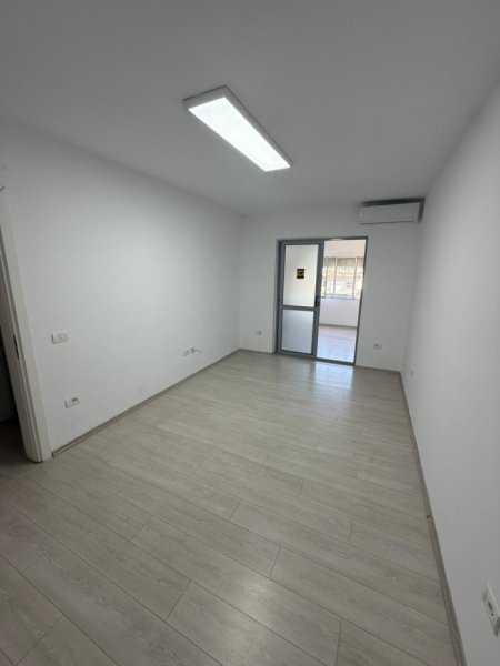 Tirane, jepet me qera zyre , 95 m² 1.000 € (Sheshi Wilson)