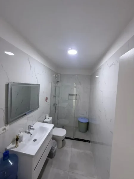 Tirane, jepet me qera zyre , 95 m² 1.000 € (Sheshi Wilson)