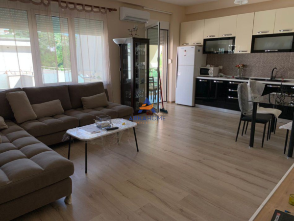 Tirane, jepet me qera apartament 2+1+Ballkon Kati 2, 100 m² 700 € 