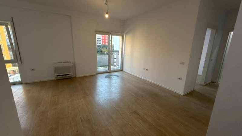 Tirane, jepet me qera zyre Kati 3, 90 m² 850 € (Rruga e Kosovareve)