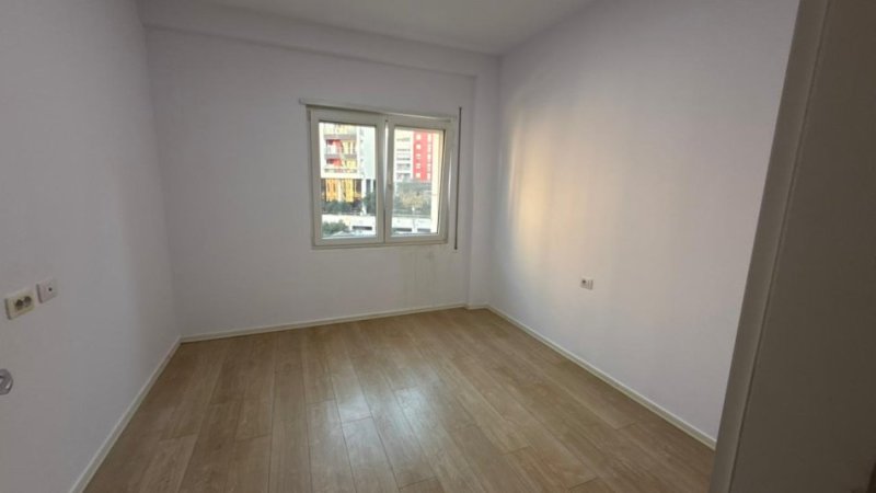 Tirane, jepet me qera zyre Kati 3, 90 m² 850 € (Rruga e Kosovareve)