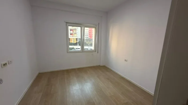 Tirane, jepet me qera zyre Kati 3, 90 m² 850 € (Rruga e Kosovareve)