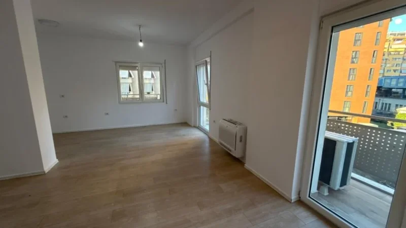 Tirane, jepet me qera zyre Kati 3, 90 m² 850 € (Rruga e Kosovareve)