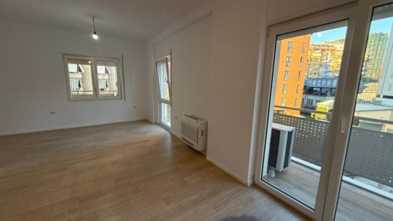 Tirane, jepet me qera zyre Kati 3, 90 m² 850 € (Rruga e Kosovareve)