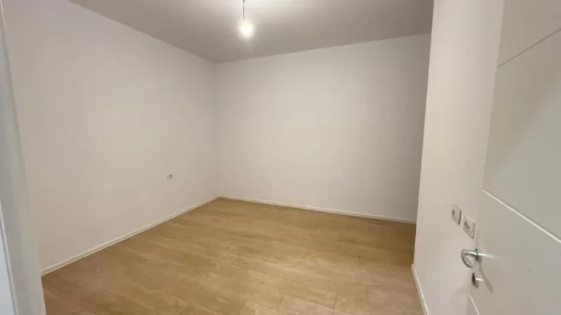 Tirane, jepet me qera zyre Kati 3, 90 m² 850 € (Rruga e Kosovareve)