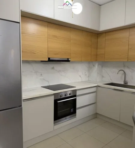 Tirane, jepet me qera apartament 2+1 Kati 3, 85 m² 750 € (Rruga Rrapo Hekali)