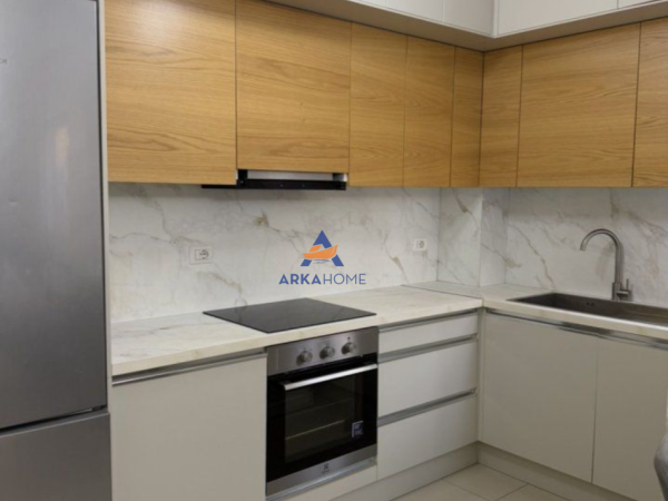 Tirane, jepet me qera apartament 2+1+Ballkon Kati 3, 85 m² 750 € 