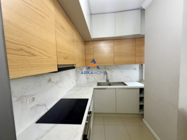 Tirane, jepet me qera apartament 2+1+Ballkon Kati 3, 85 m² 750 € 
