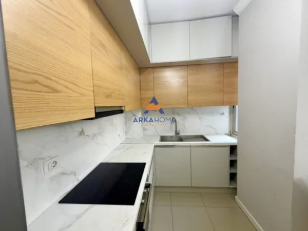 Tirane, jepet me qera apartament 2+1+Ballkon Kati 3, 85 m² 750 € 