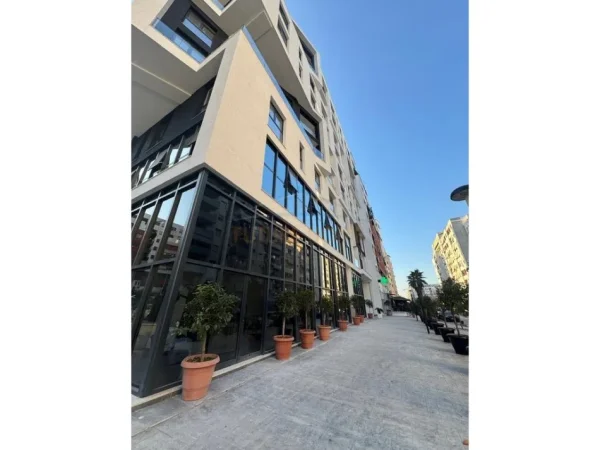 Tirane, jepet me qera ambjent biznesi Kati 1, 70 m² 800 € (Unaza e Re)
