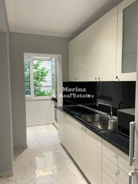 Tirane, shitet apartament 1+1 Kati 2, 60 m² 200.000 € (Libri Universitar)
