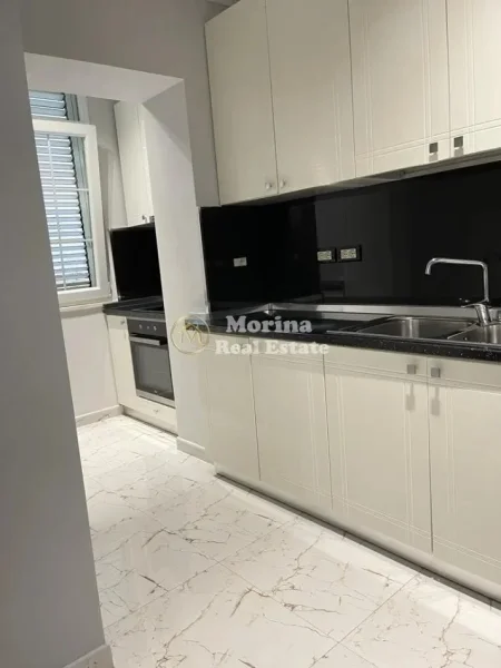 Tirane, shitet apartament 1+1 Kati 2, 60 m² 200.000 € (Libri Universitar)