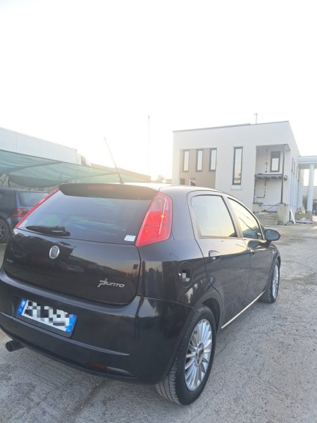 Tirane, Fiat grande punto 1.3multijet Nafte, 230.000 km, 290.000 leke