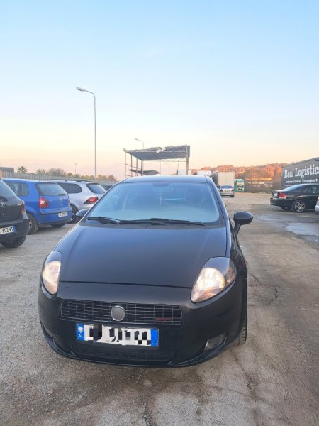 Tirane, Fiat grande punto 1.3multijet Nafte, 230.000 km, 290.000 leke