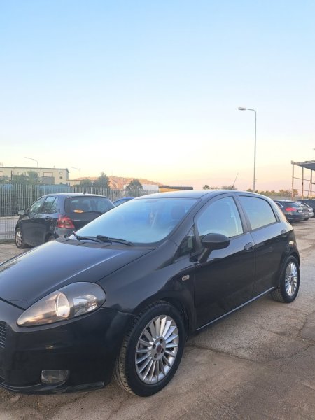 Tirane, Fiat grande punto 1.3multijet Nafte, 230.000 km, 290.000 leke