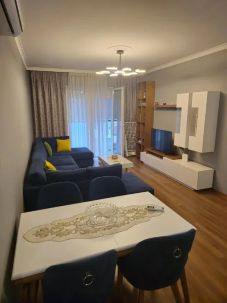 Tirane, shes apartament 1+1+Ballkon Kati 6, 83 m² 170.000 € (Rruga Muzaket)