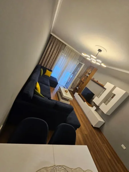 Tirane, shes apartament 1+1+Ballkon Kati 6, 83 m² 170.000 € (Rruga Muzaket)