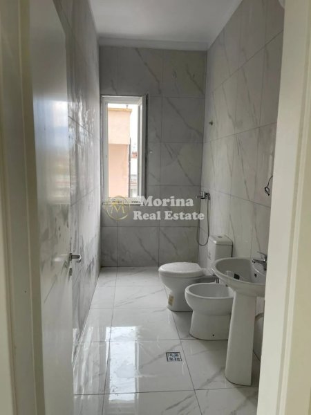 Tirane, jepet me qera ambjent biznesi Kati 1, 65 m² 450 € (Kamez)