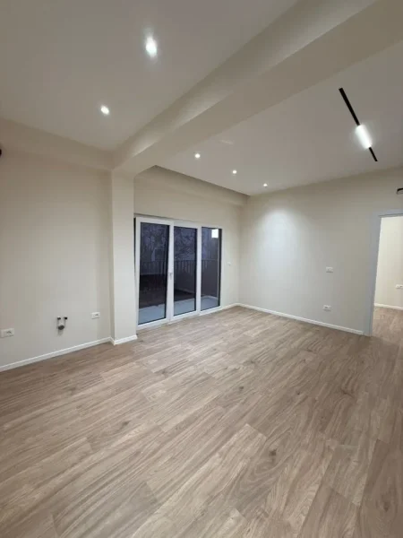 Tirane, shitet apartament 1+1 , 55 m² 82.400 € 