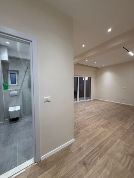 Tirane, shitet apartament 1+1 , 55 m² 82.400 € 