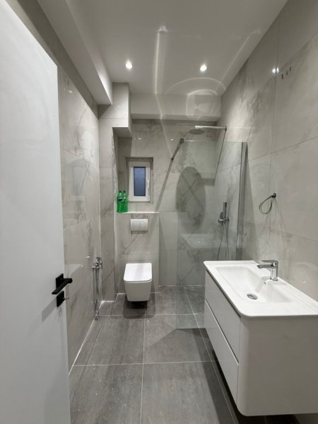 Tirane, shitet apartament 1+1 , 55 m² 82.400 € 