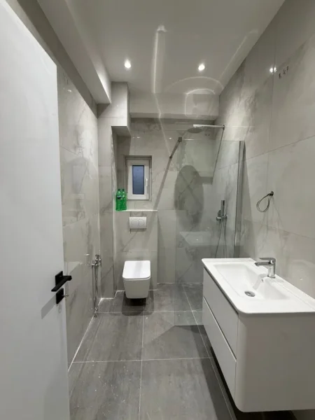 Tirane, shitet apartament 1+1 , 55 m² 82.400 € 