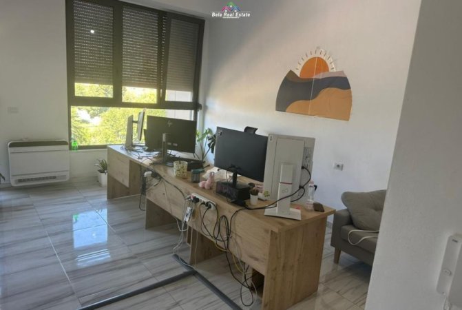 Tirane, jepet me qera zyre Kati 2, 134 m² 650 € (Rruga Ali Demi)