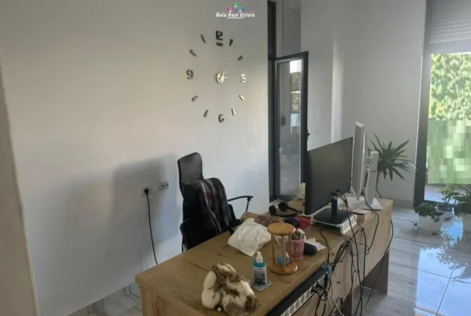 Tirane, jepet me qera zyre Kati 2, 134 m² 650 € (Rruga Ali Demi)