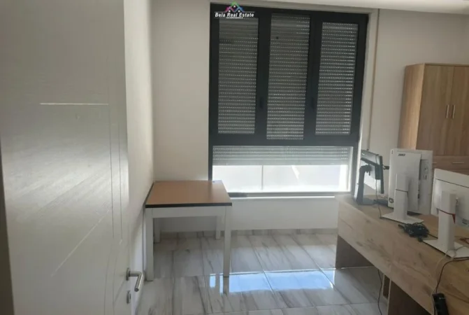 Tirane, jepet me qera zyre Kati 2, 134 m² 650 € (Rruga Ali Demi)