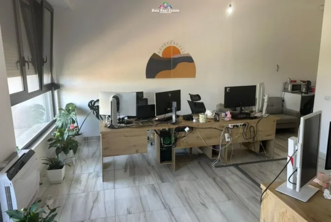 Tirane, jepet me qera zyre Kati 2, 134 m² 650 € (Rruga Ali Demi)