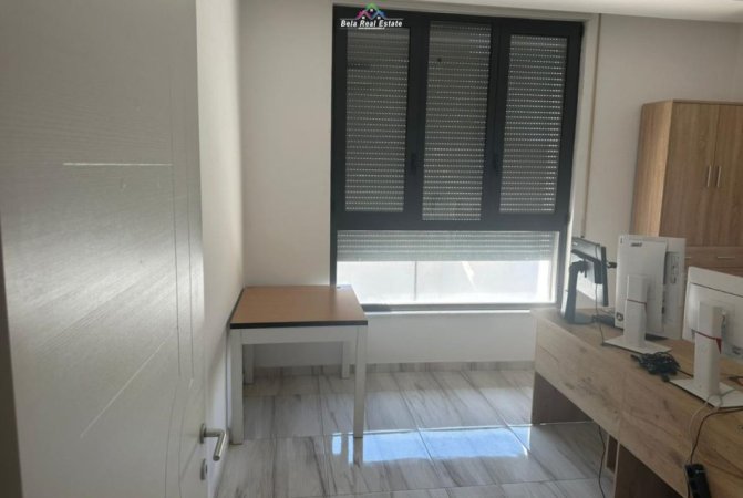 Tirane, jepet me qera zyre Kati 2, 134 m² 650 € (Rruga Ali Demi)